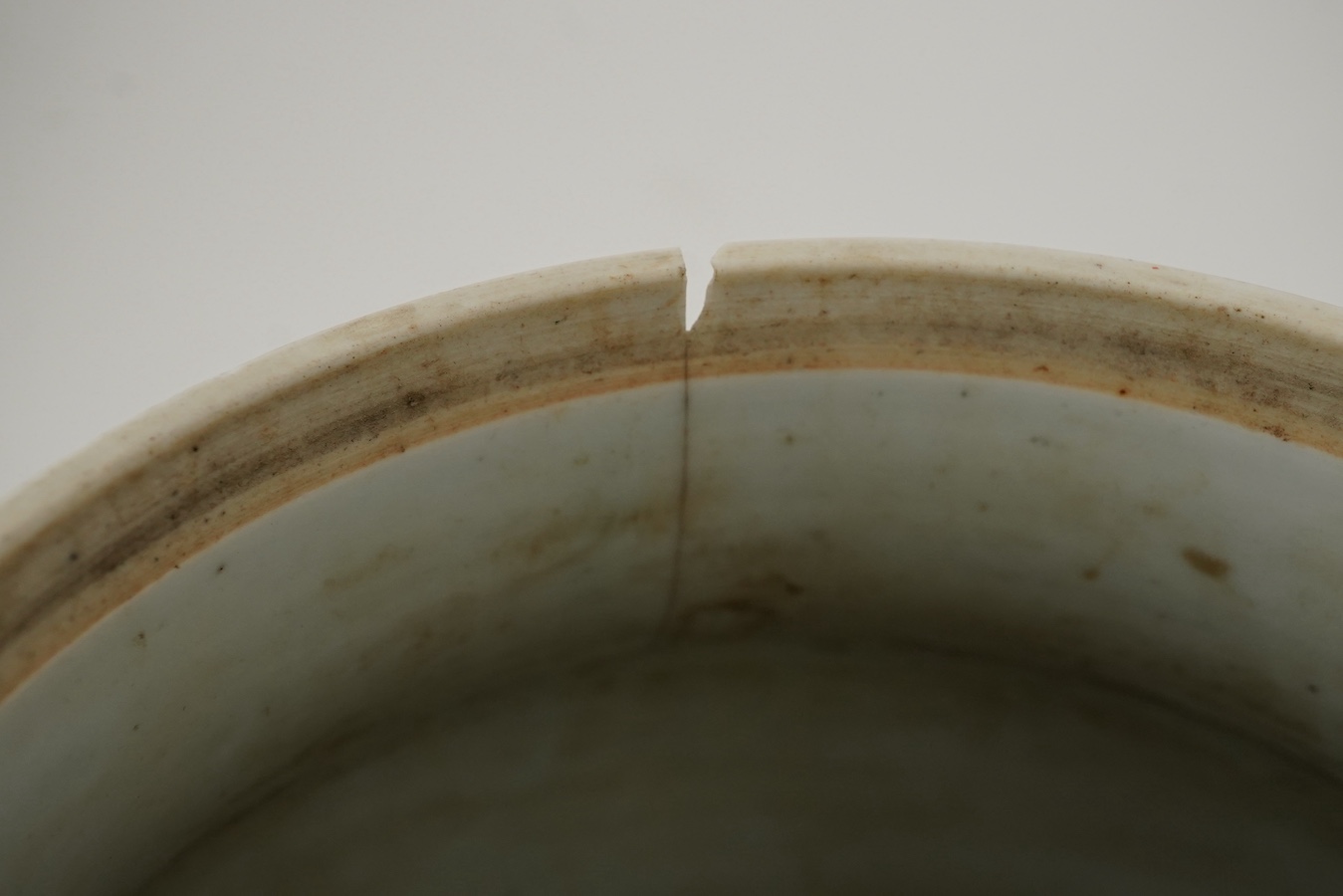 A large Chinese Transitional blue and white jar and cover, mid 17th century